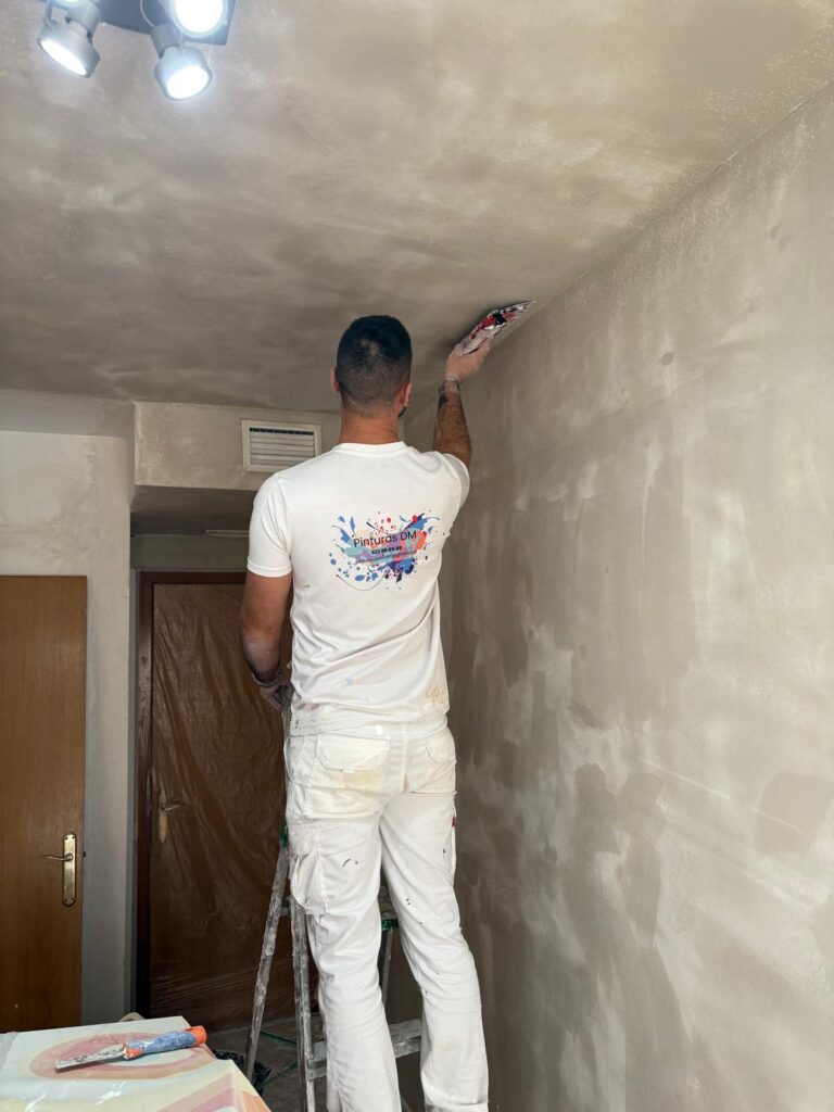 Pintura de interiores, fachadas e impermeabilizaciones en Valencia